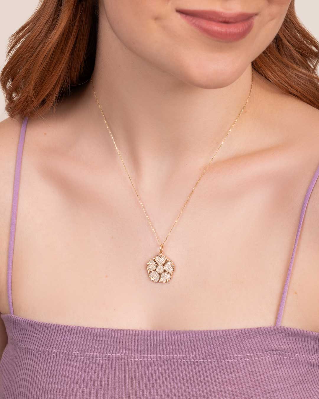 DIJE DE FLOR CON DIAMANTES PAVÉ EN ORO DE 14 K