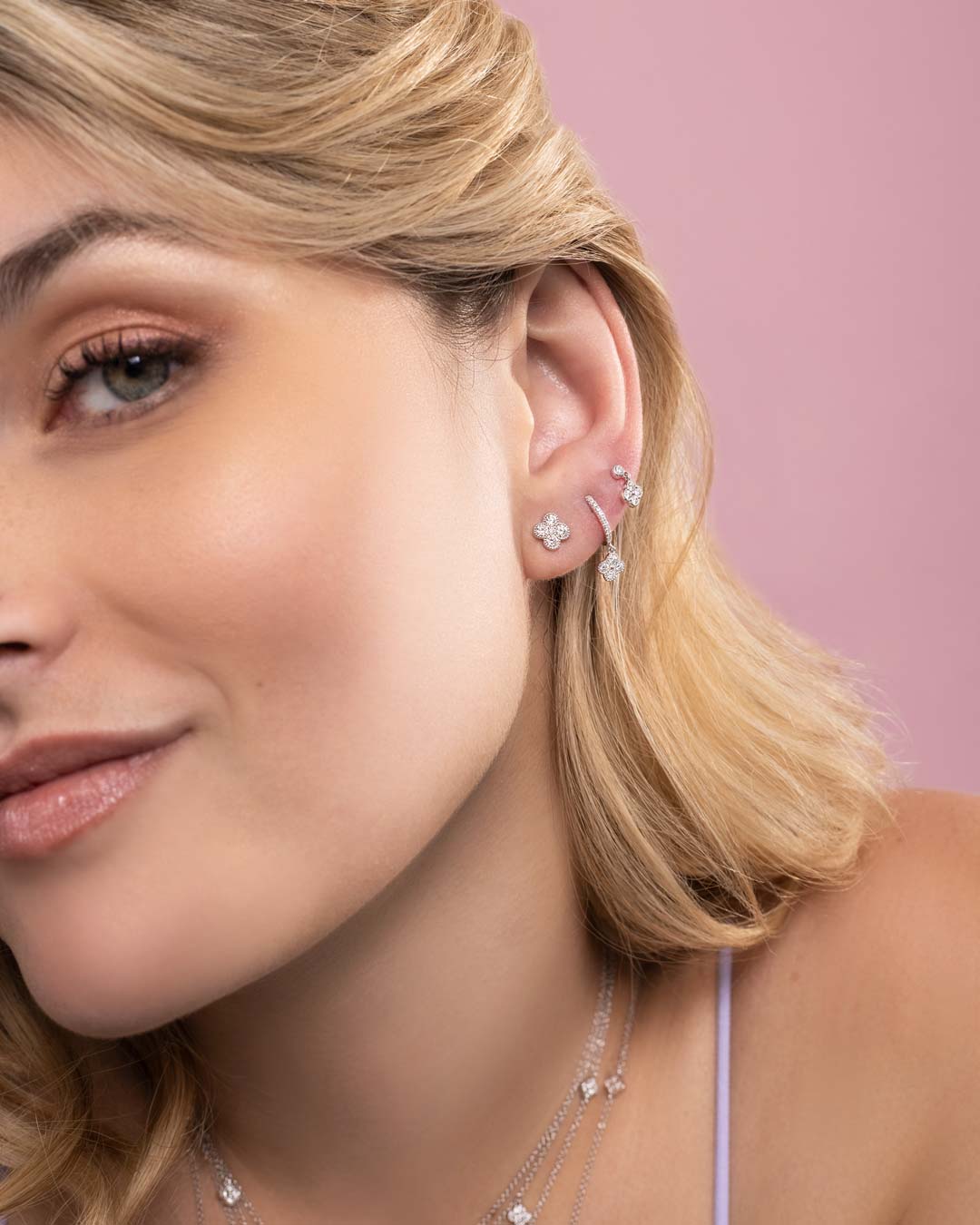 14K WHITE GOLD CLOVER HUGGIES
