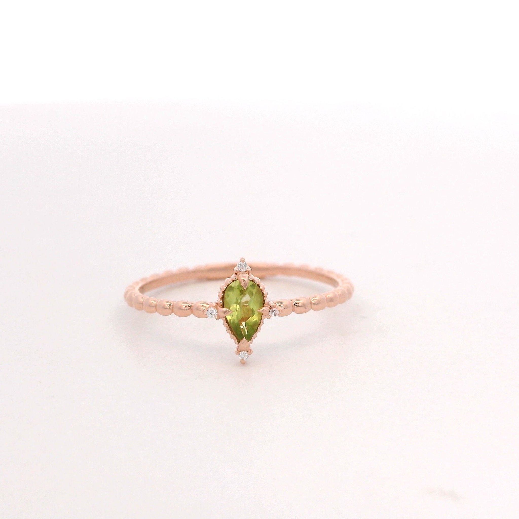 925RG DROP PERIDOT POINTS CZ RING T6.5 - C'SANTOS
