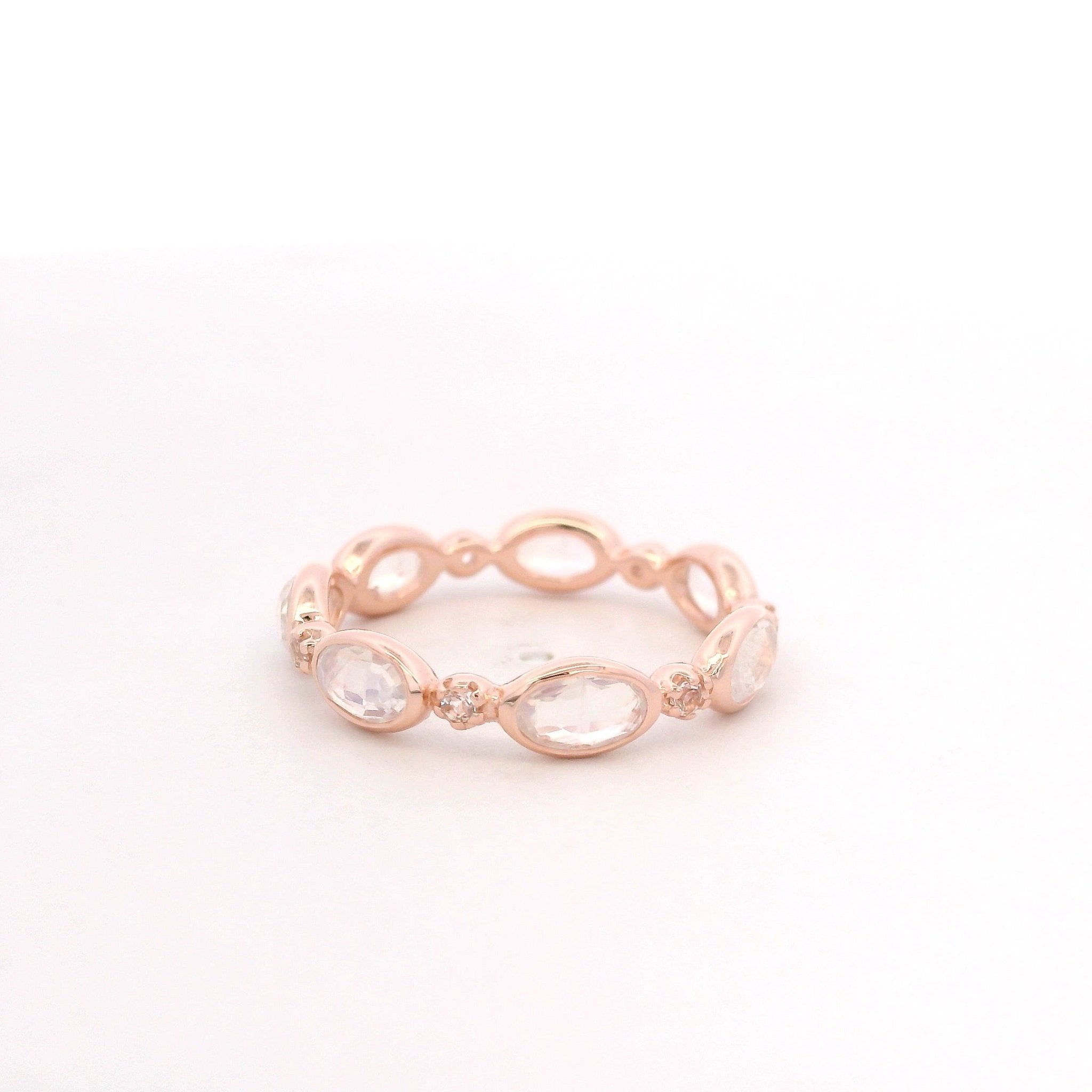 925RG OVAL MOOSTONE AND TOPAZ WHITE RING T6.5 - C'SANTOS