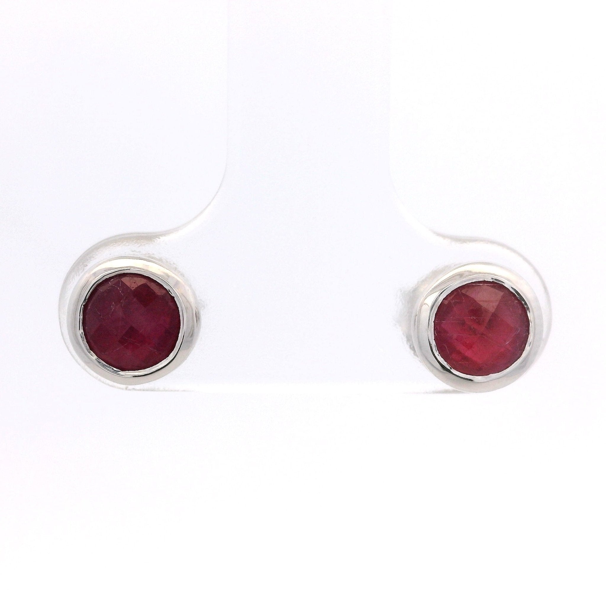 925SL STUD BEZEL RUBY GLASS FILLED EARRINGS - C'SANTOS