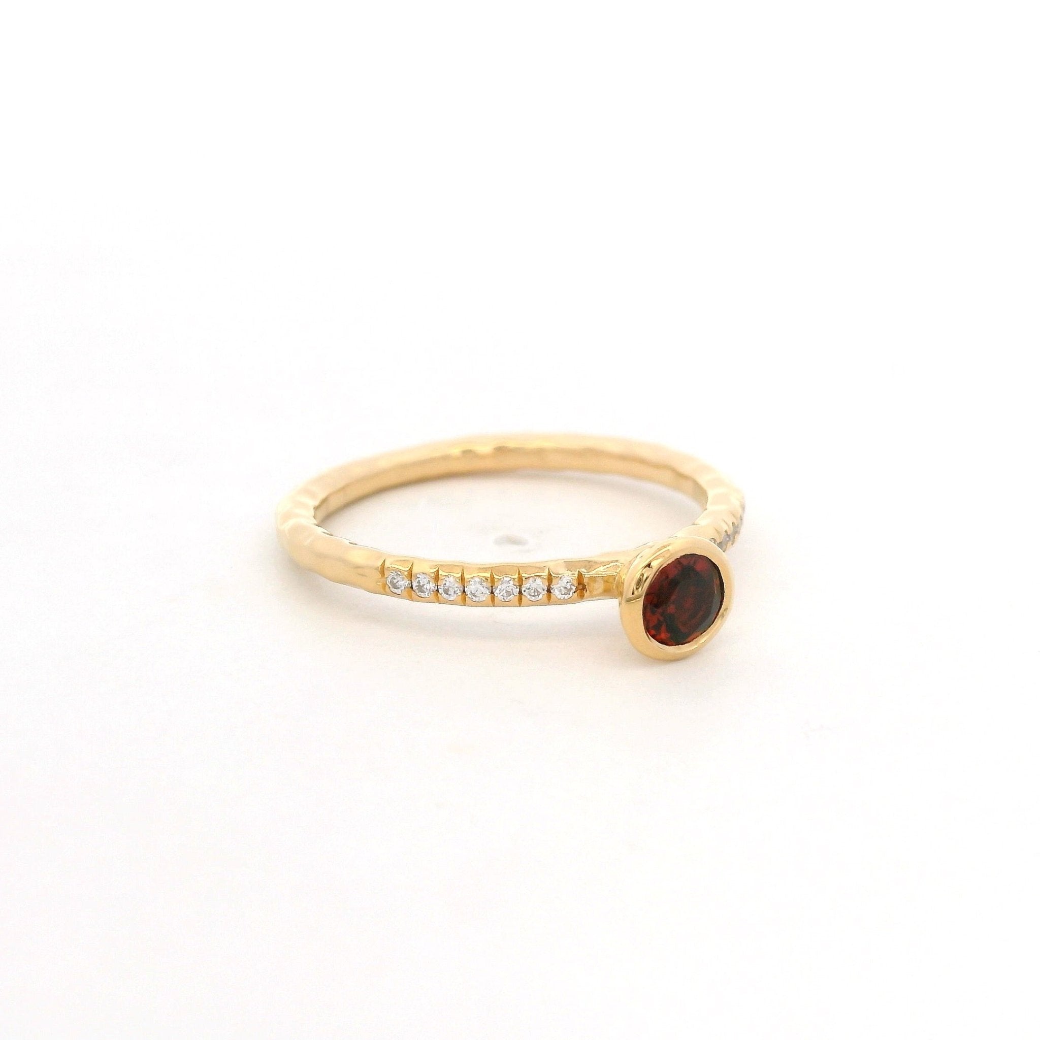 925YG BEZEL GARNET SOLITARY RING T6.5 - C'SANTOS