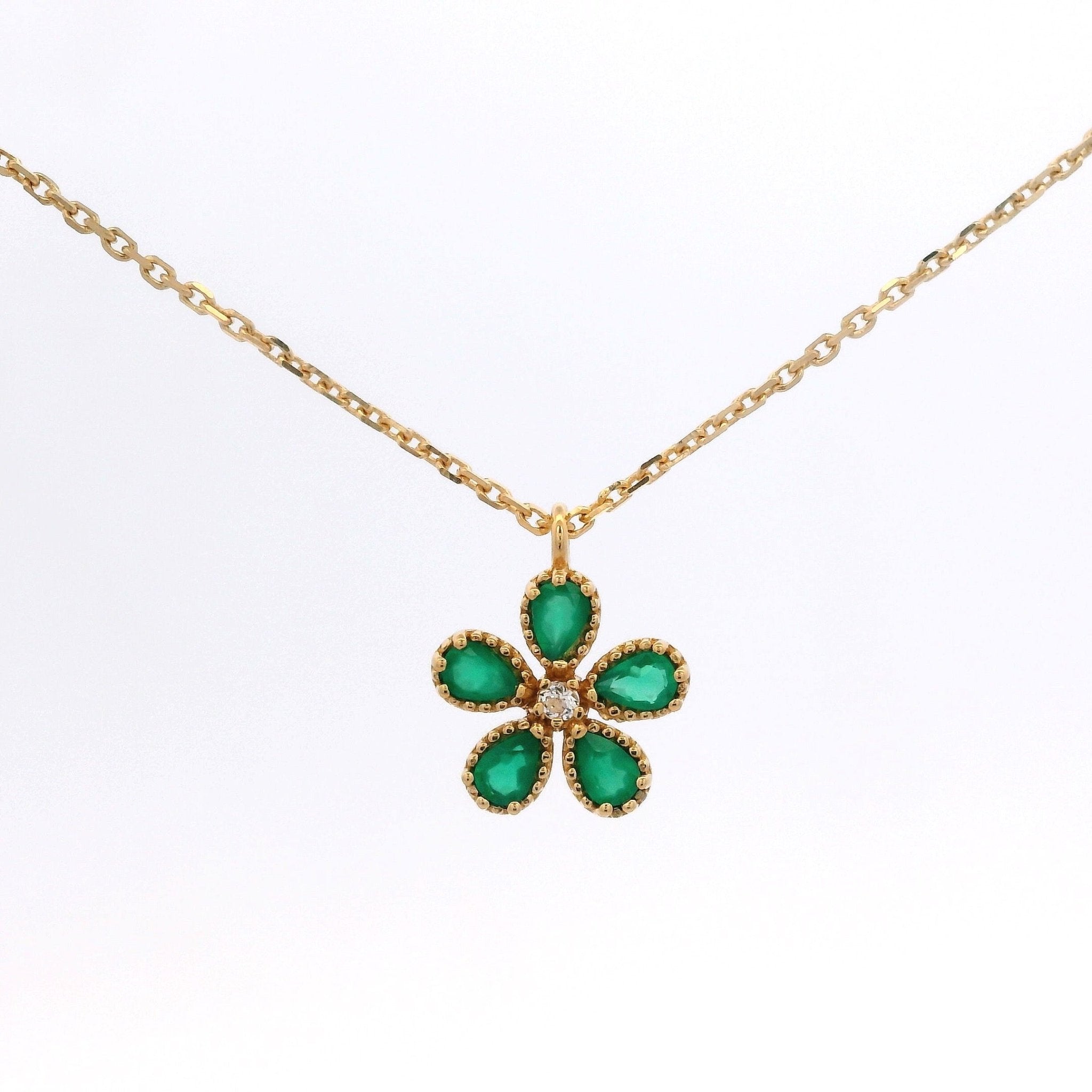 925YG FLOWER ONYXGREEN CENTER TOPAZ WHITE NECKLACE - C'SANTOS