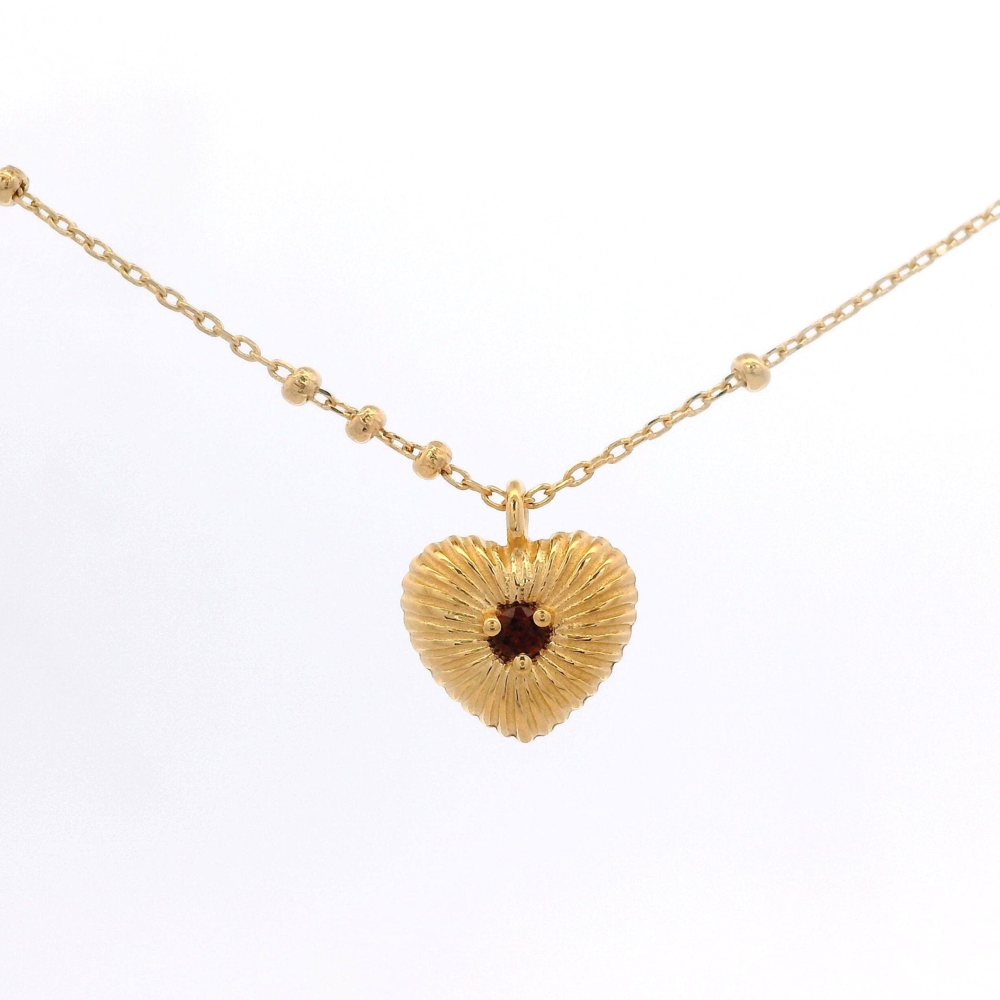 925YG TEXTURE HEART CENTER GARNET NECKLACE - C'SANTOS