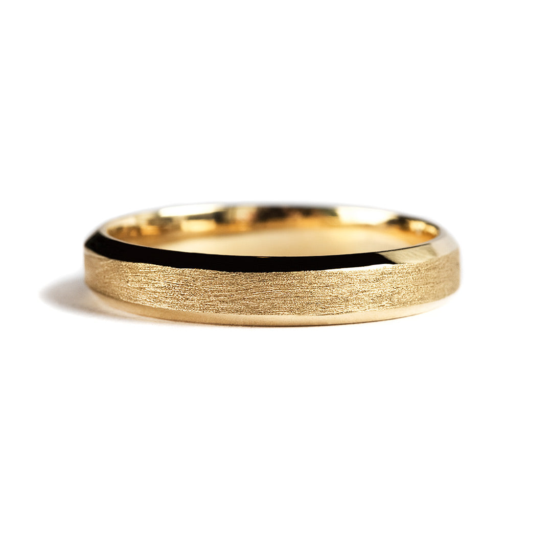 14K BEVELED EDGE WEDDING BAND