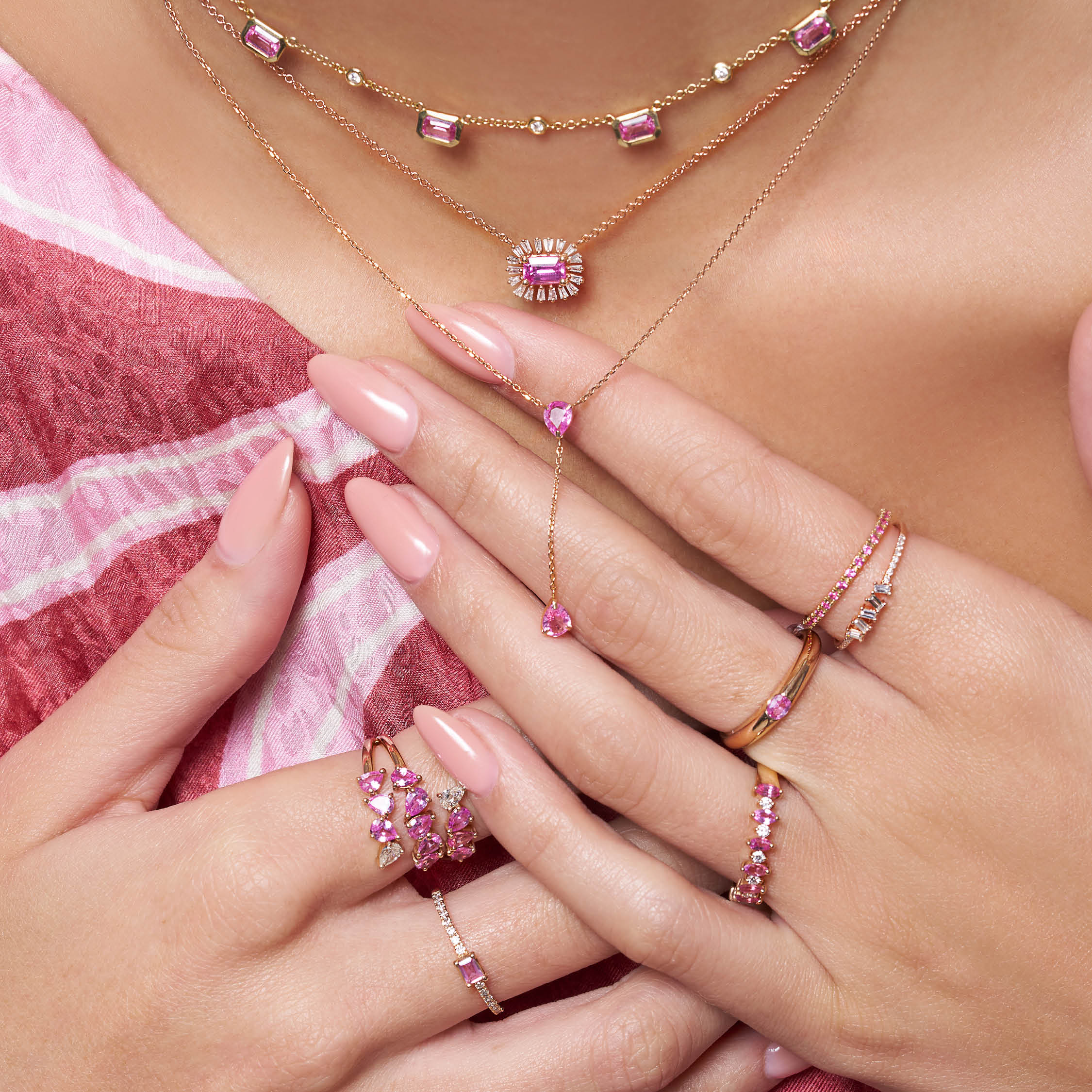 COLLAR DE ZAFIRO ROSADO Y DIAMANTES BAGUETTE EN ORO ROSADO 14K .