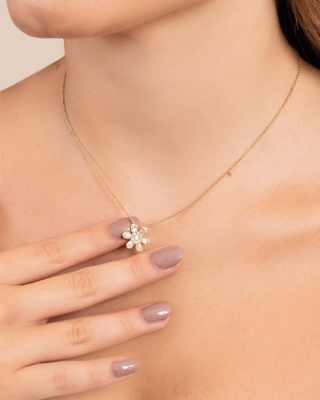 14K GOLD FLOWER PENDANT