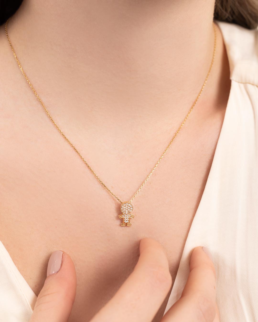 COLLAR CON NIÑO DE CRISTALES EN PLATA 925 CON BAÑO DE ORO AMARILLO