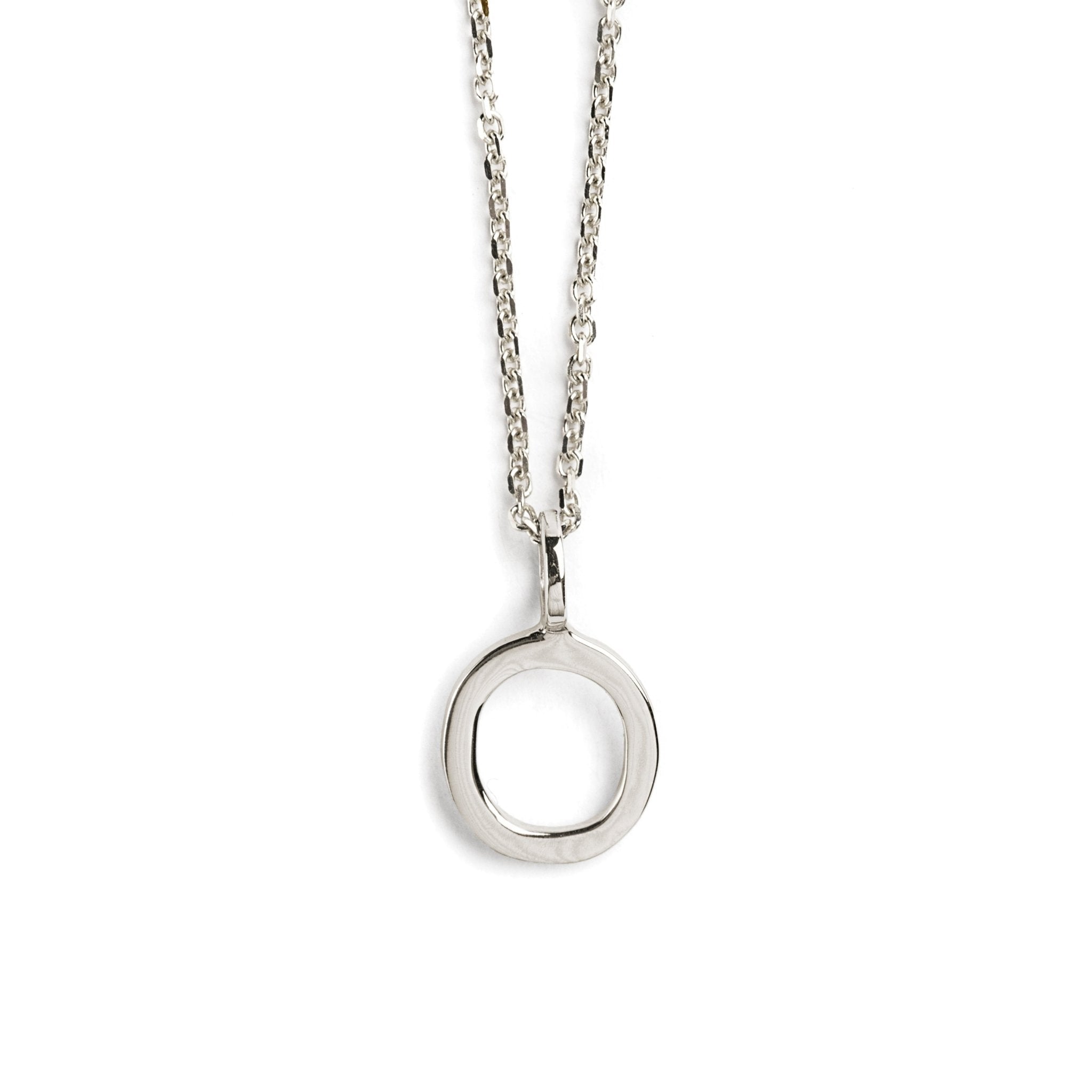 DIJE LETRA O DE ORO BLANCO DE 14K - C'SANTOS