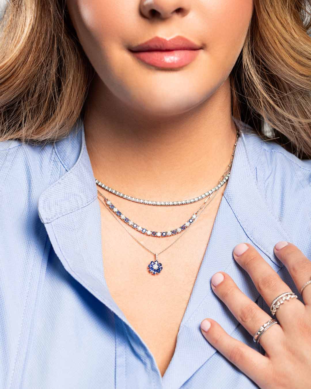 BLUE SAPPHIRE AND DIAMOND NECKLACE SET IN 14K WHITE GOLD