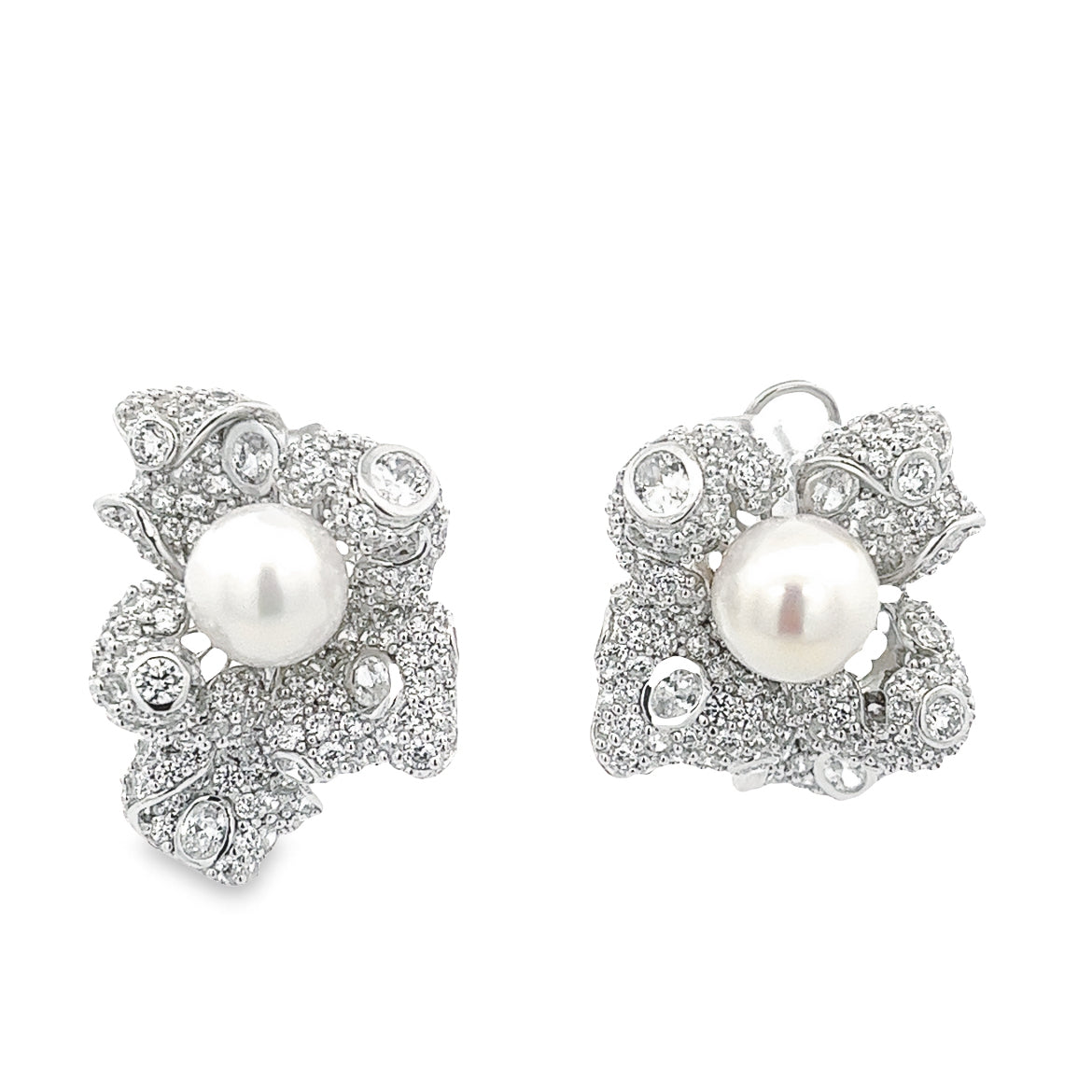 WHITE PEARL SET IN SILVER FLOWER EARRINGS