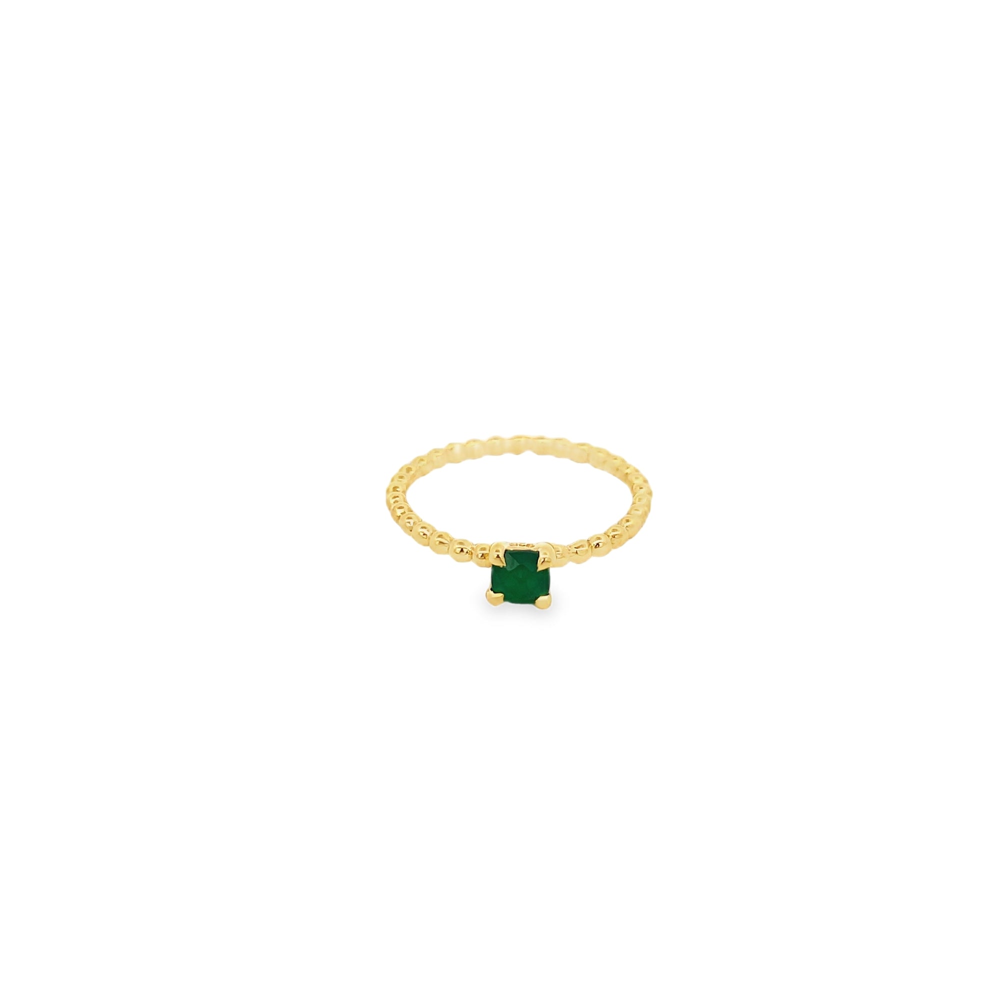 ANILLO CON BISEL DE CUENTAS DE ÓNIX VERDE BAÑADO EN ORO 925