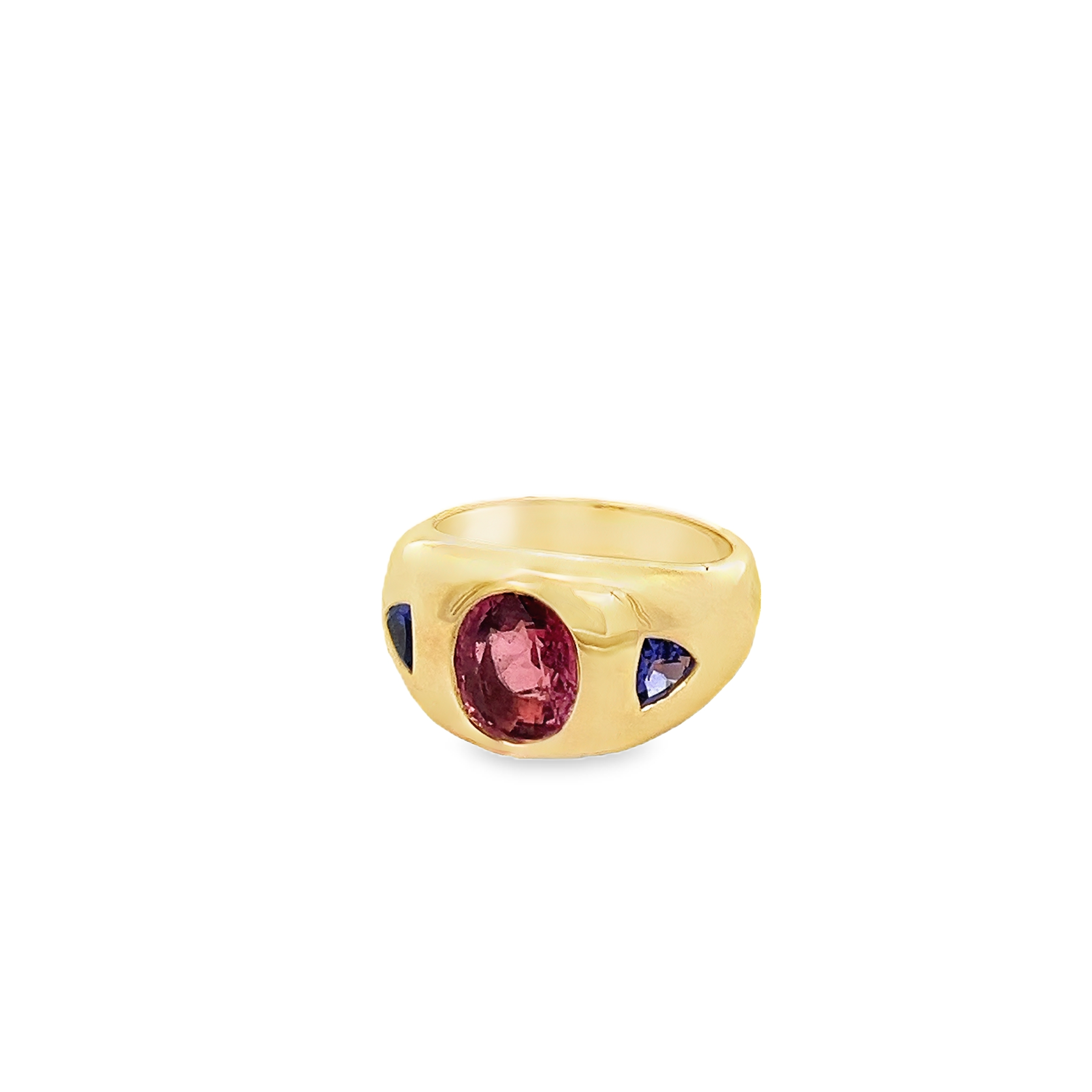 ANILLO CON CÚPULA DE ZAFIRO ROSA EN MONTURA EN ORO AMARILLO DE 14 K