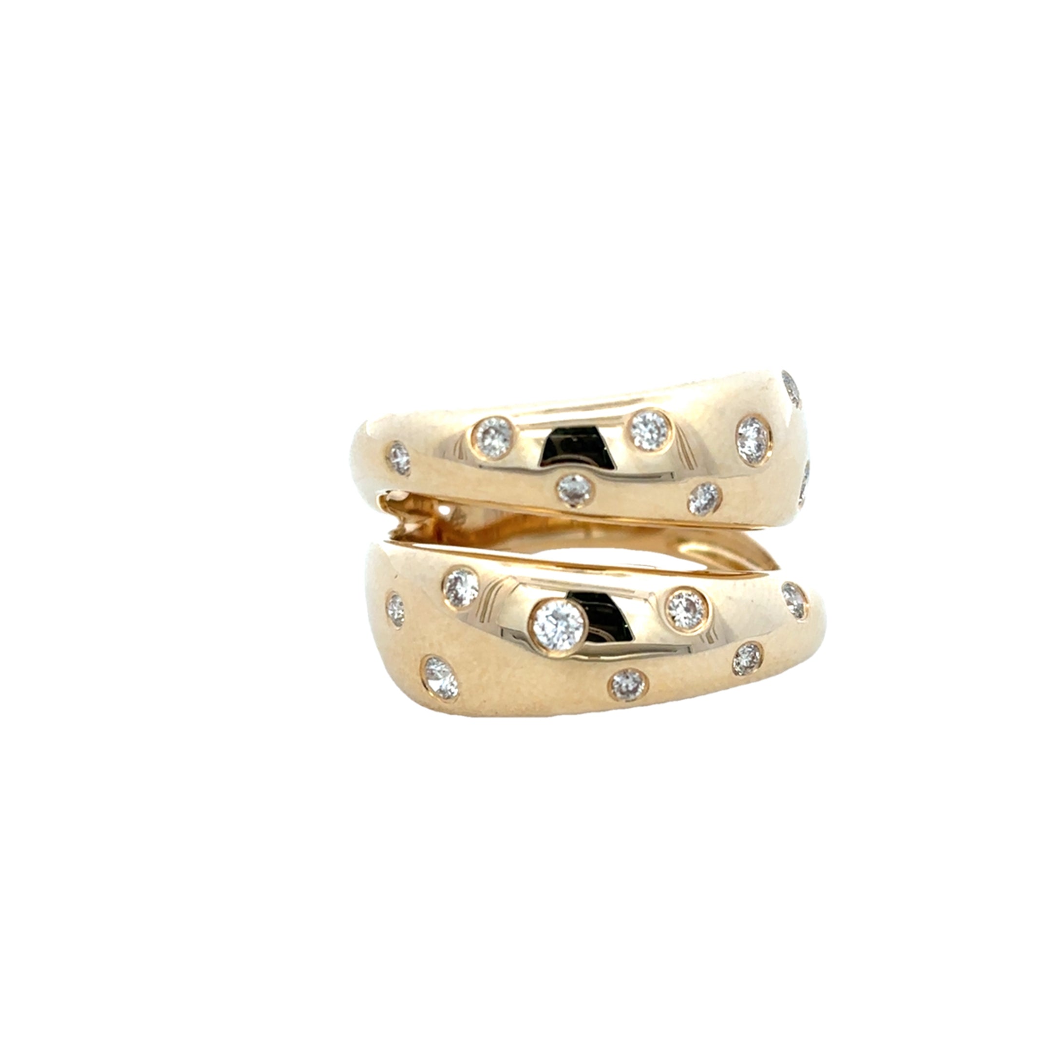 ANILLO CON CÚPULA DE DIAMANTES EN MONTURA EN ORO AMARILLO DE 14 K