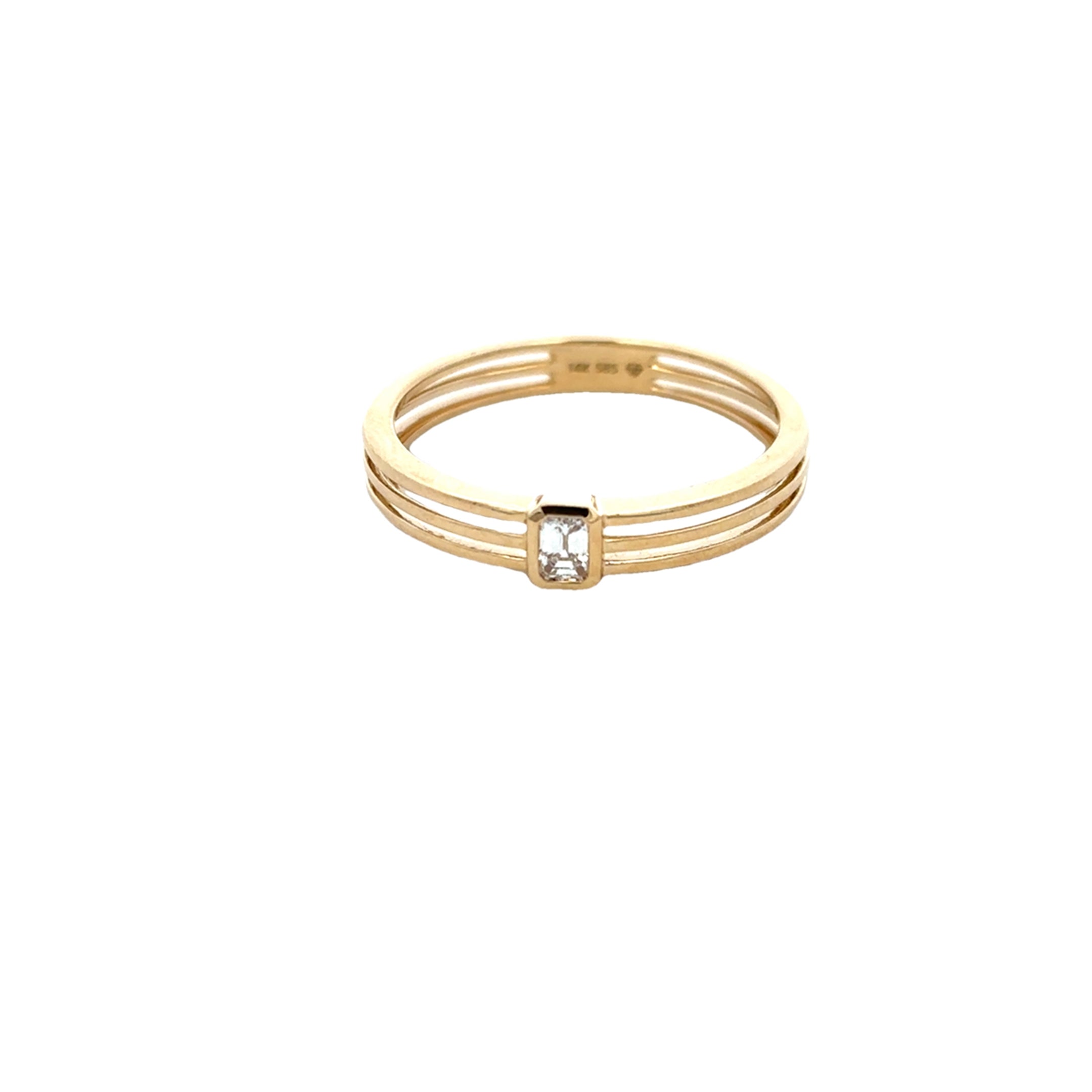 DIAMOND BAGUETTE ROW RING SET IN 14K YELLOW GOLD