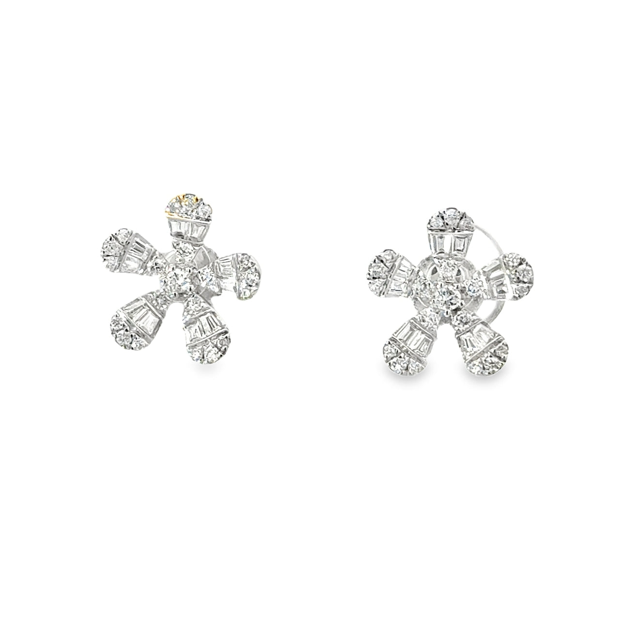 DIAMOND FLOWER EARRINGS SET IN 14K YELLOW GOLD