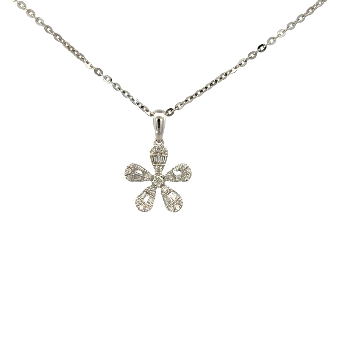 DIAMOND PAVÉ FLOWER NECKLACE SET IN 14K YELLOW GOLD