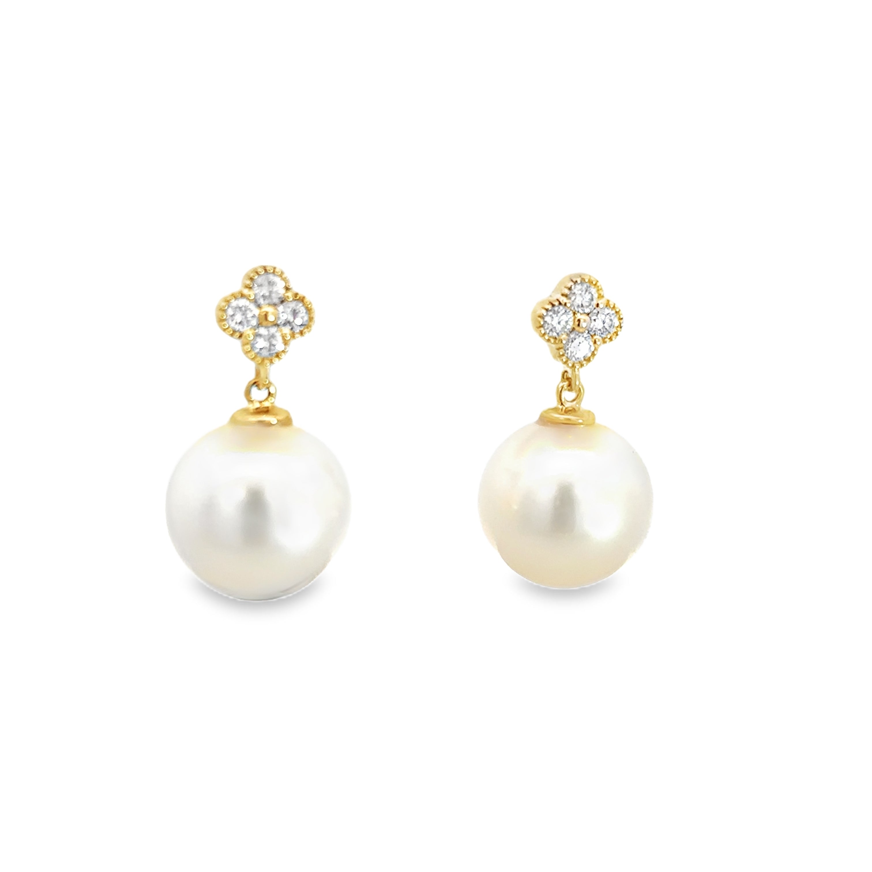 DIAMOND MINI CLOVER WITH WHITE PEARL SET IN 14K YELLOW GOLD