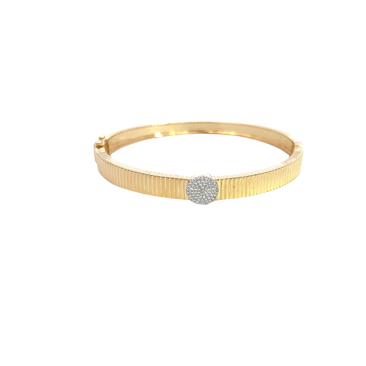 DIAMOND PAVÉ CIRCLE SET IN 14K YELLOW GOLD BANGLE