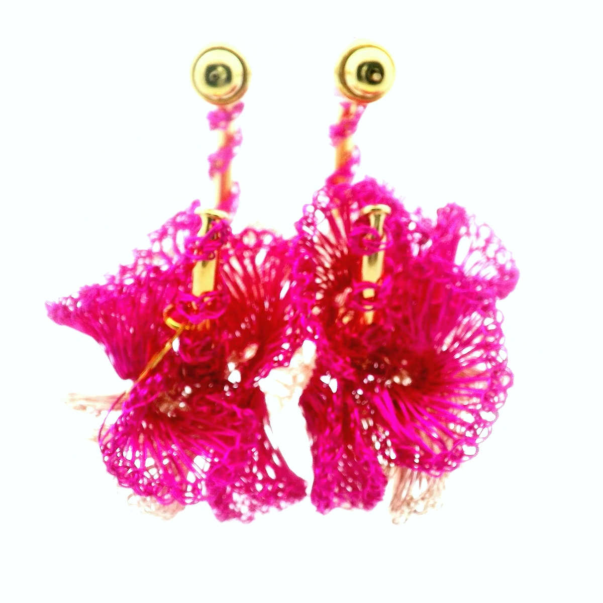 HANDMADE FUCSHIA EARRINGS IN GOLDEN METAL