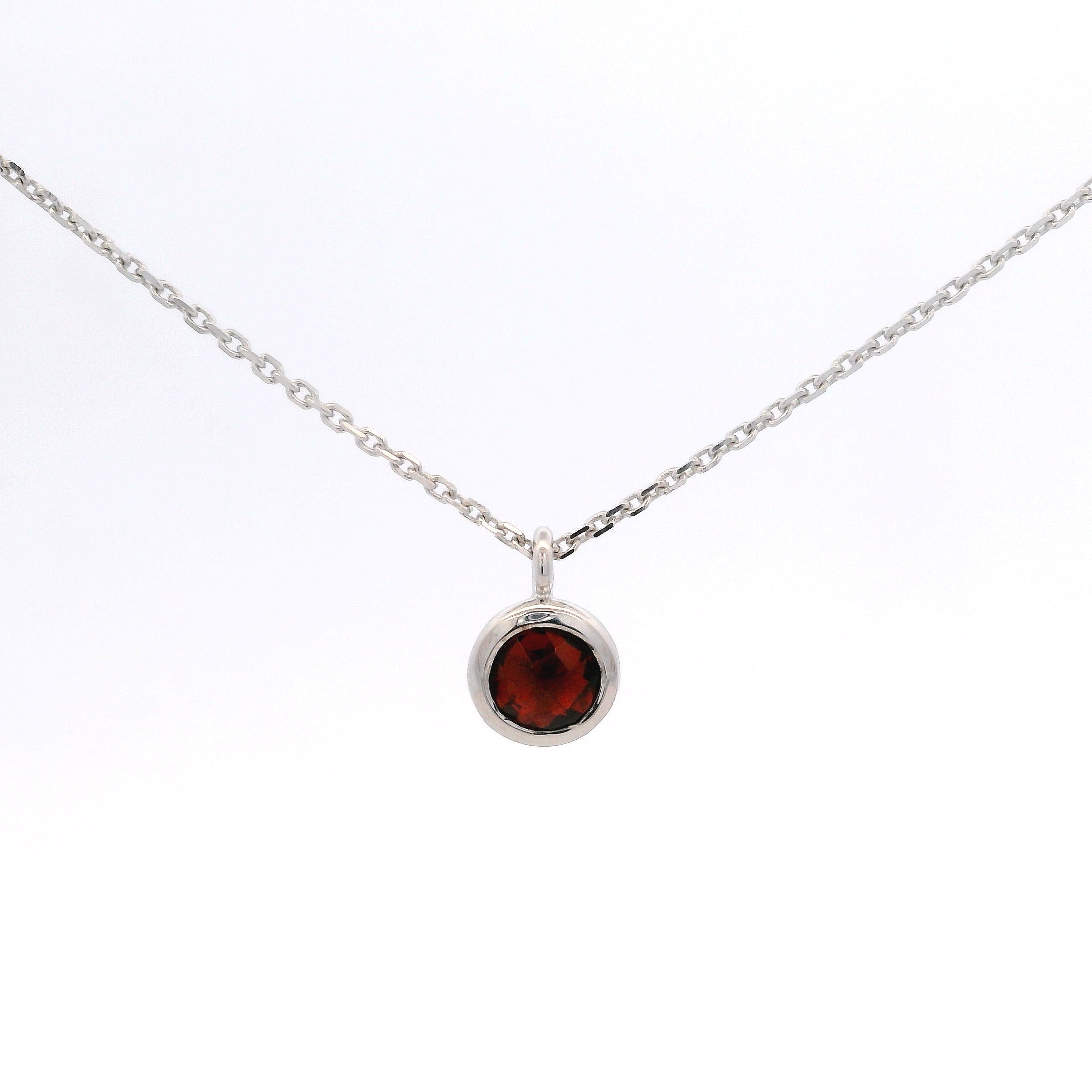 925SL BEZEL GARNET SOLITARY NECKLACE
