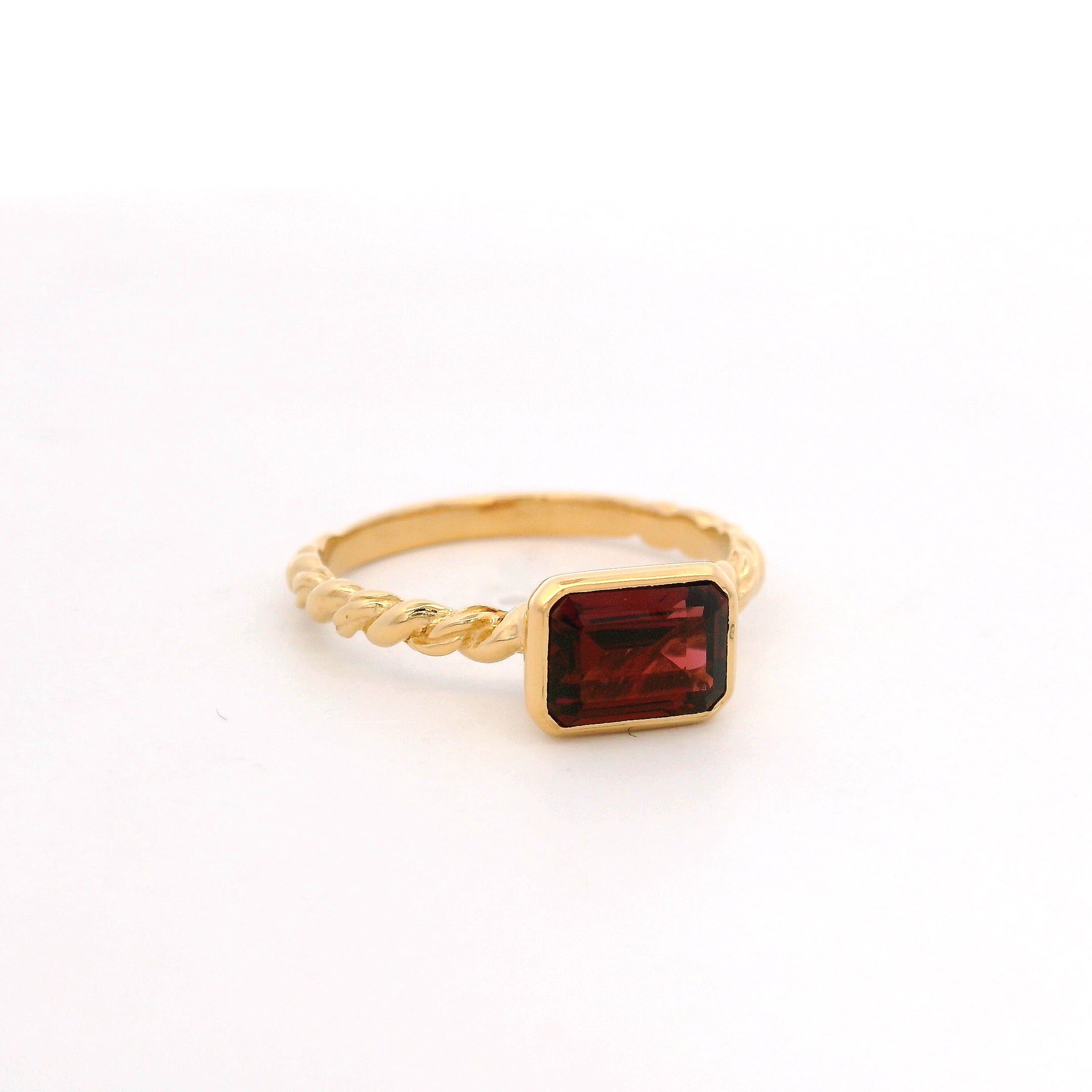 925YG BAGUETTE GARNET GILT RING T6.5