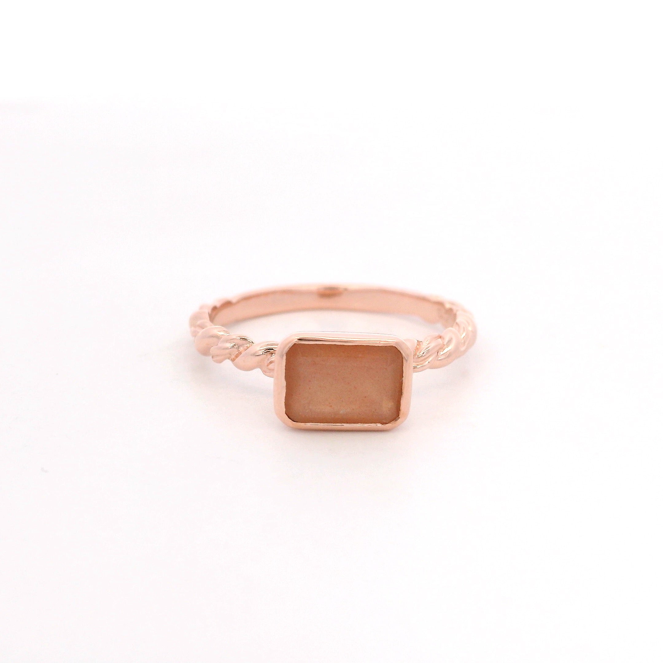 925RG BAGUETTE MOOSTONE PEACH GILT RING T6.5