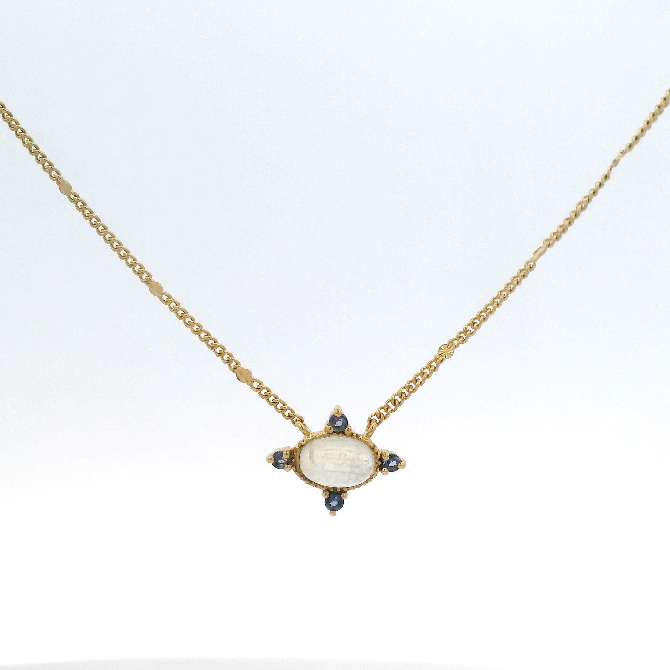 925YG OVAL MOOSTONE 4 POINTS IOLITE NECKLACE