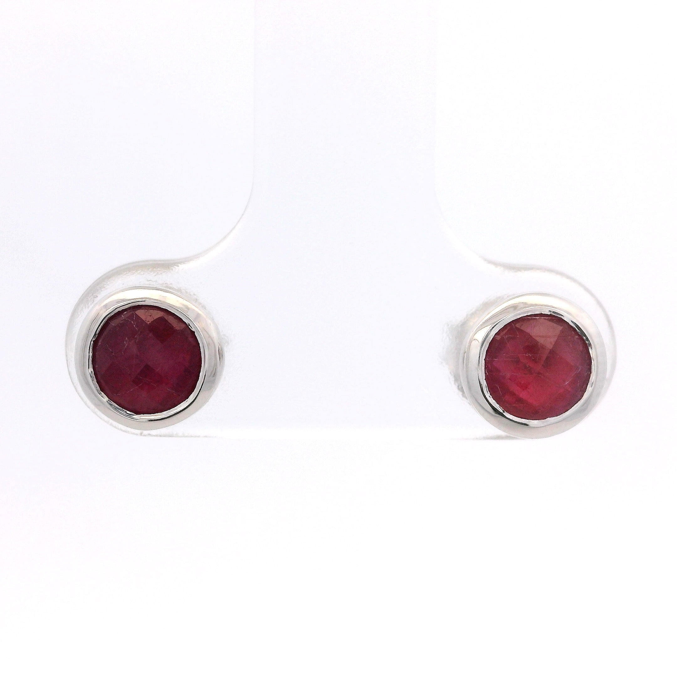 925SL STUD BEZEL RUBY GLASS FILLED EARRINGS