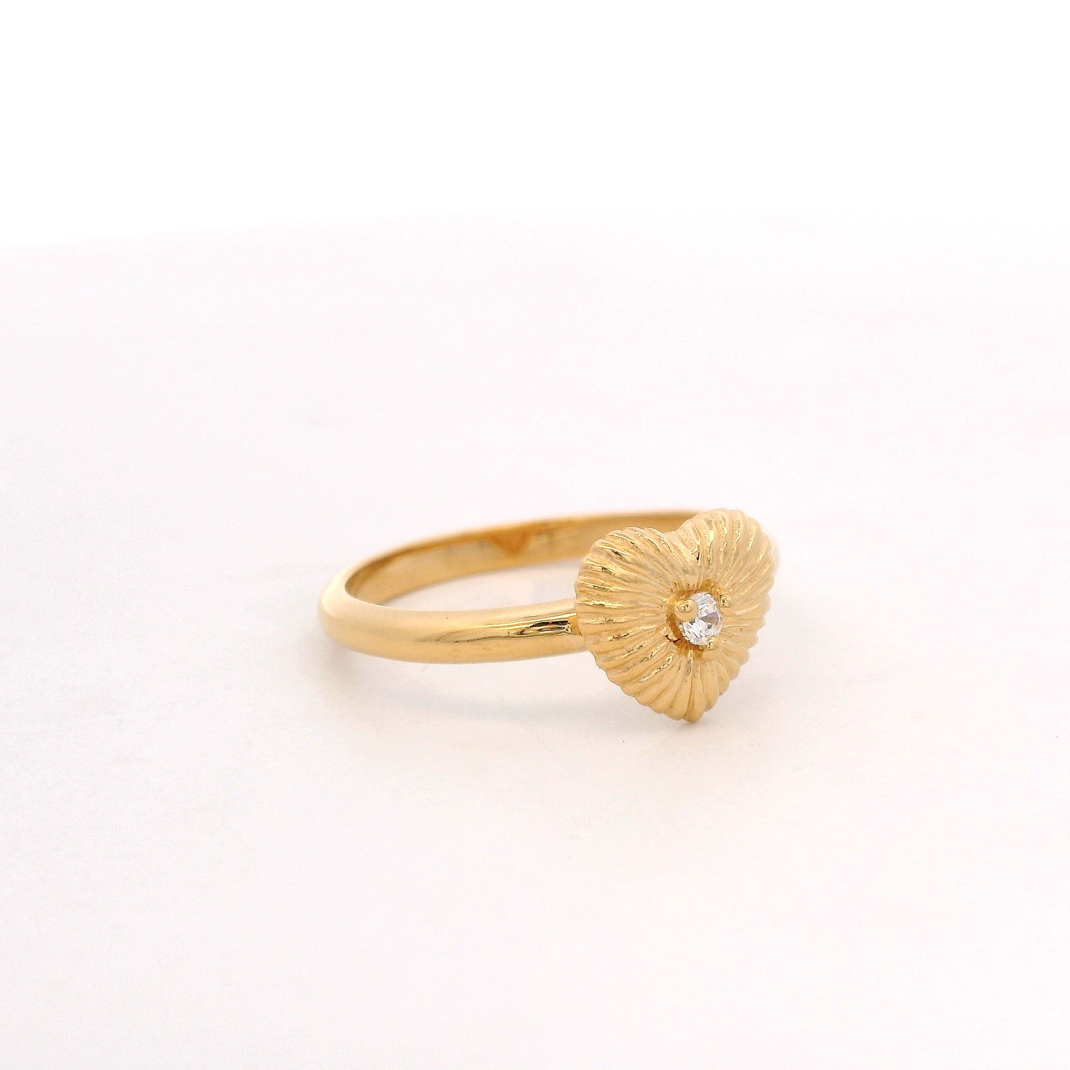 925YG TEXTURE HEART CENTER CZ RING T6.5