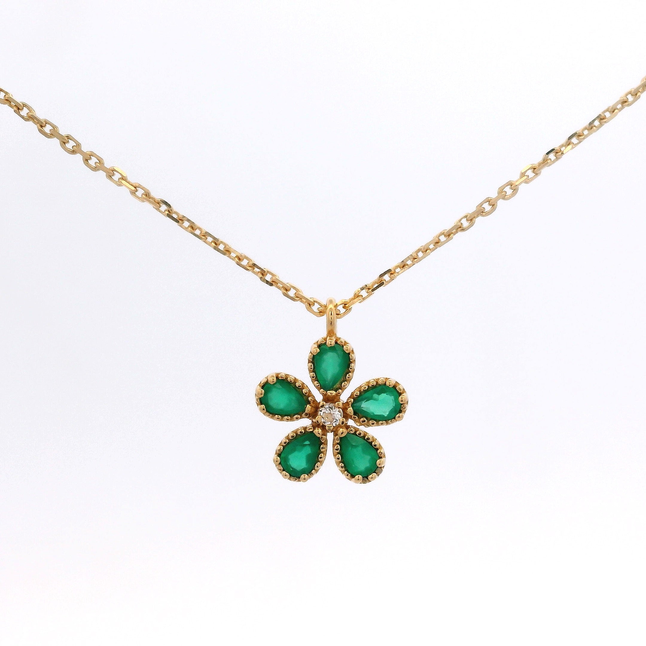 925YG FLOWER ONYXGREEN CENTER TOPAZ WHITE NECKLACE