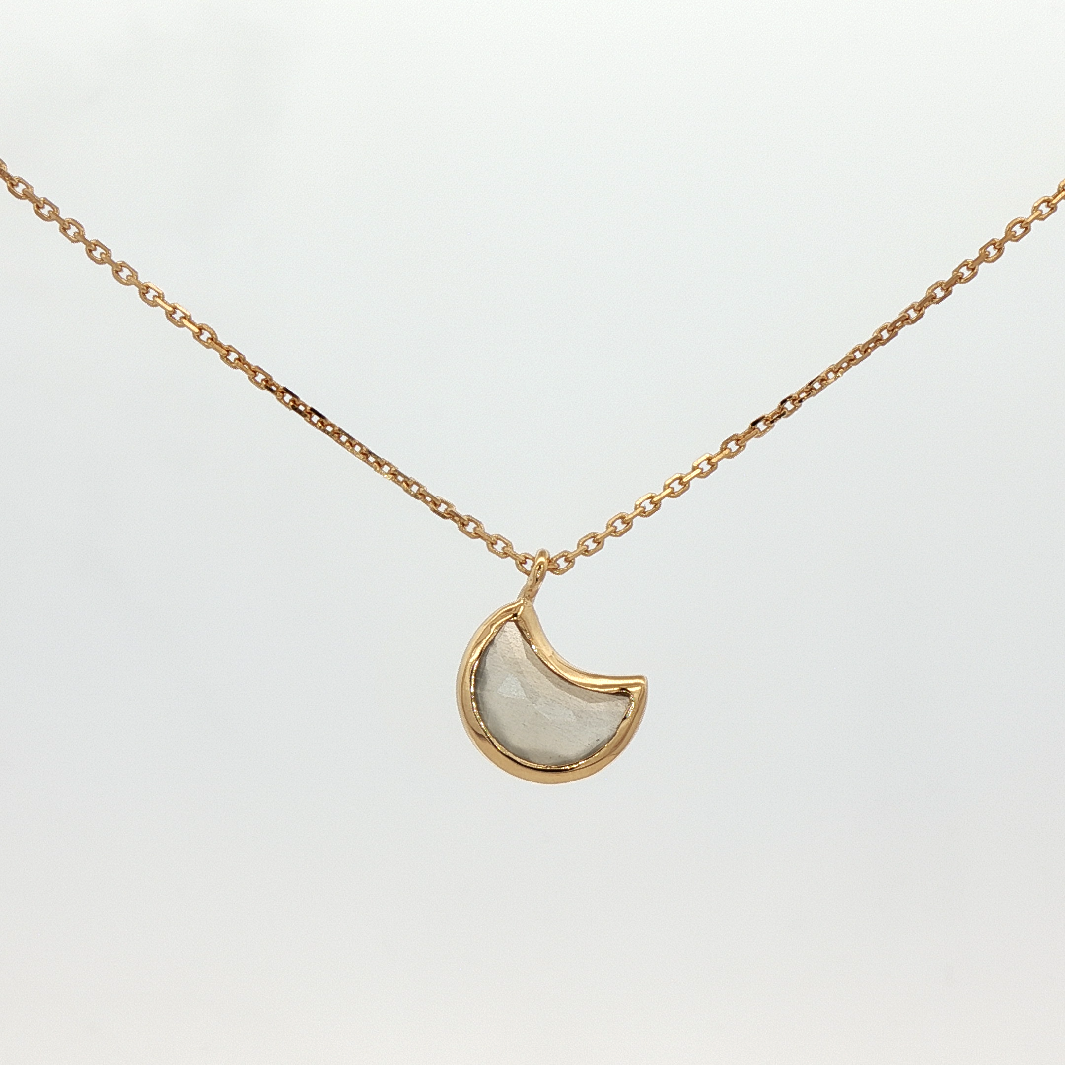 925YG MOON BEZEL MOOSTONE GRAY NECKLACE