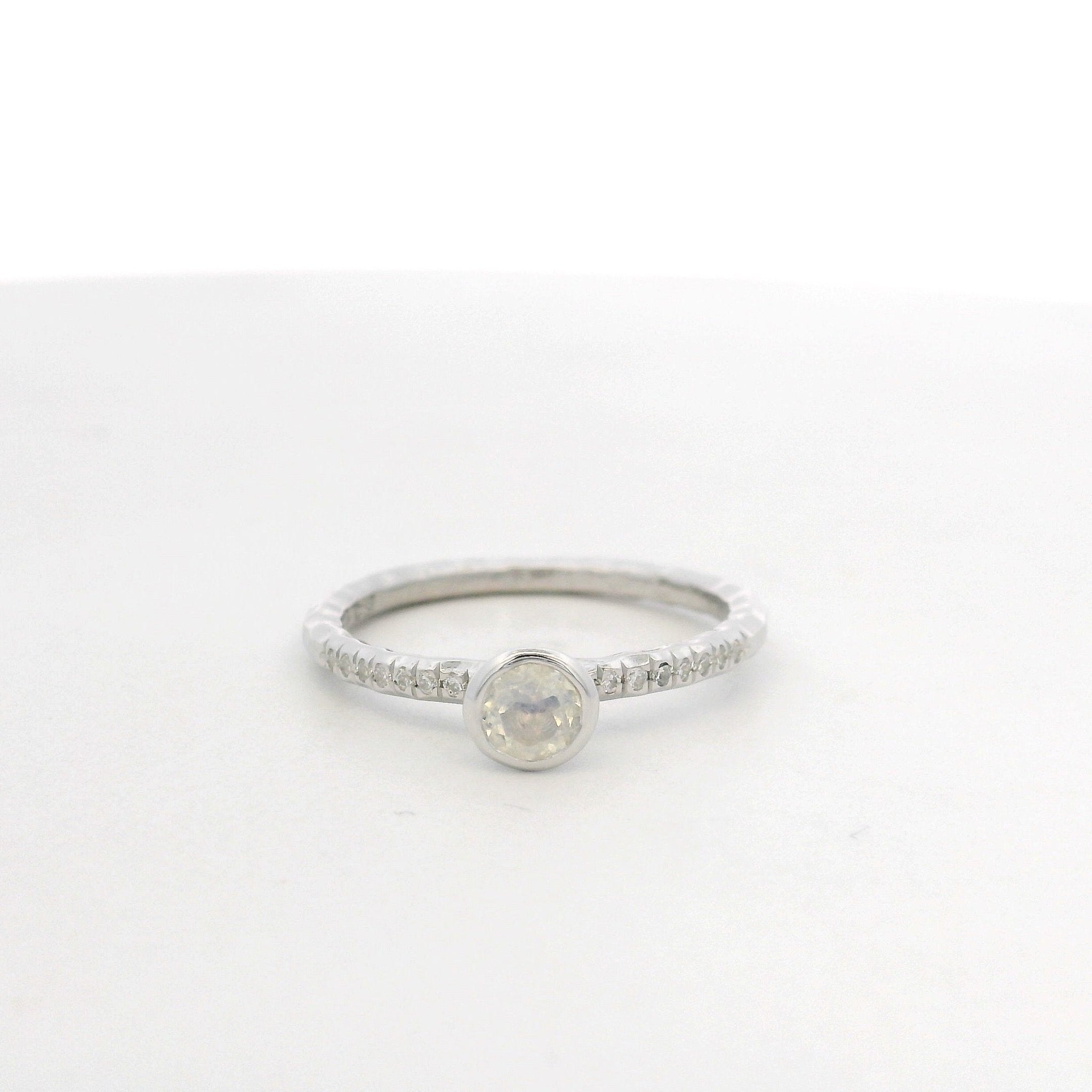 925SL BEZEL MOOSTONE AND CZ RING T6.5 - C'SANTOS