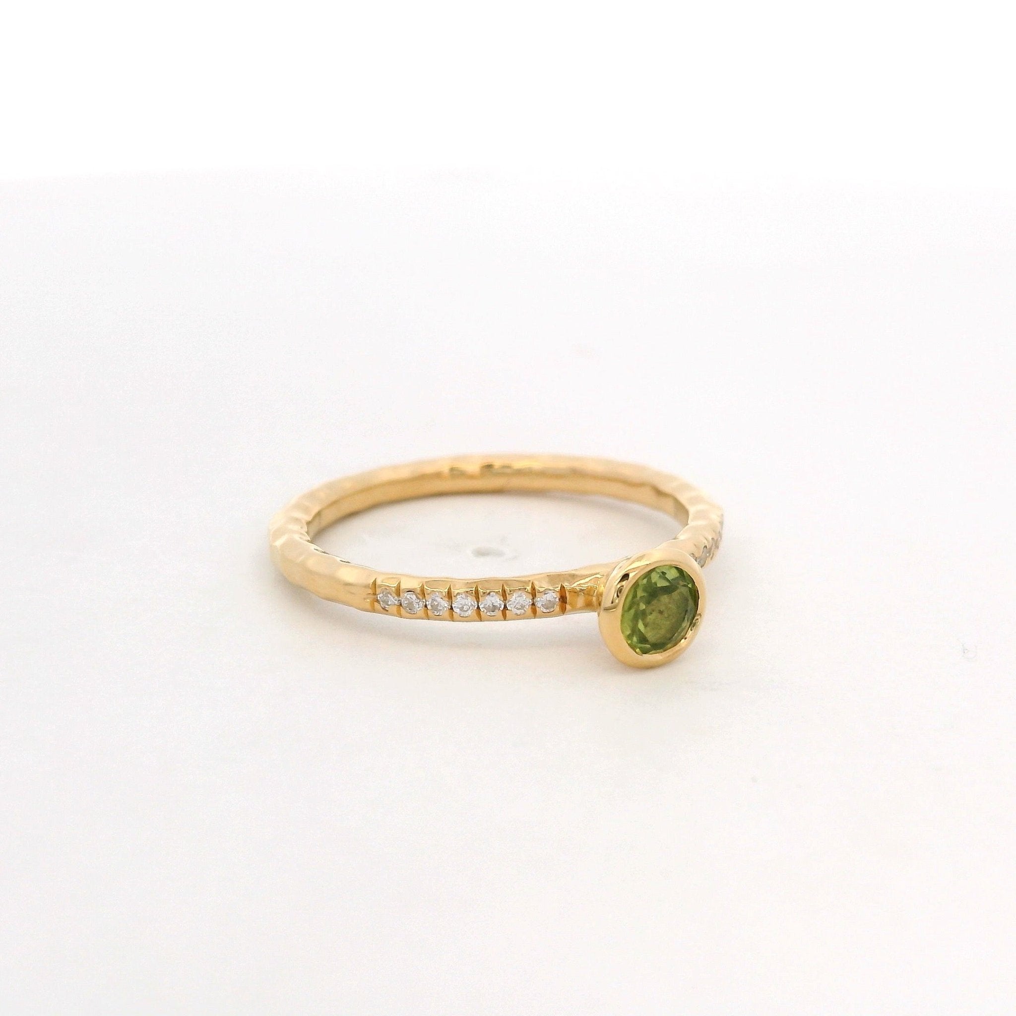 925YG BEZEL PERIDOT SOLITARY RING T6.5 - C'SANTOS