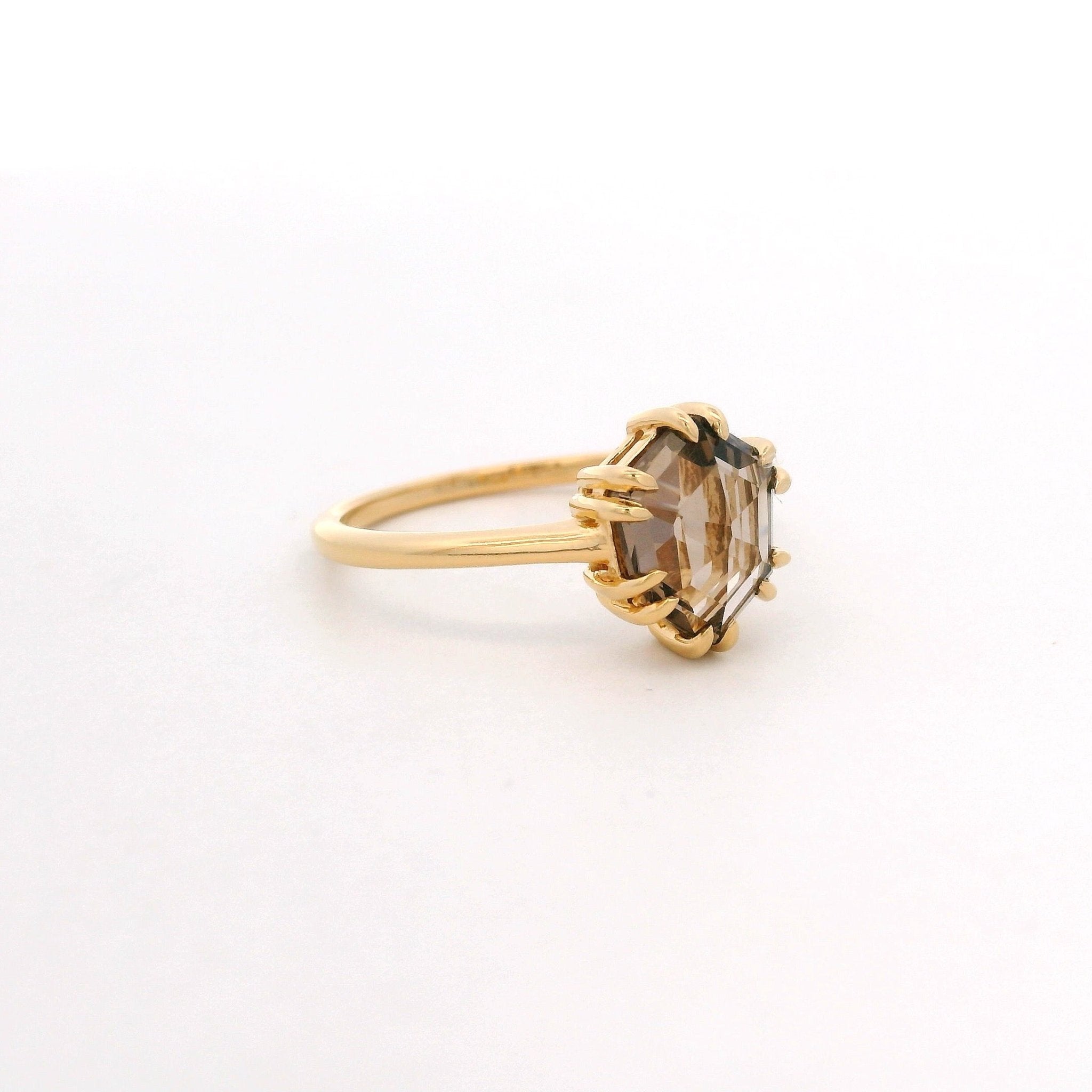 925YG HEXAGONAL SMOKY QUARTZ LIGHT RING T6.5 - C'SANTOS