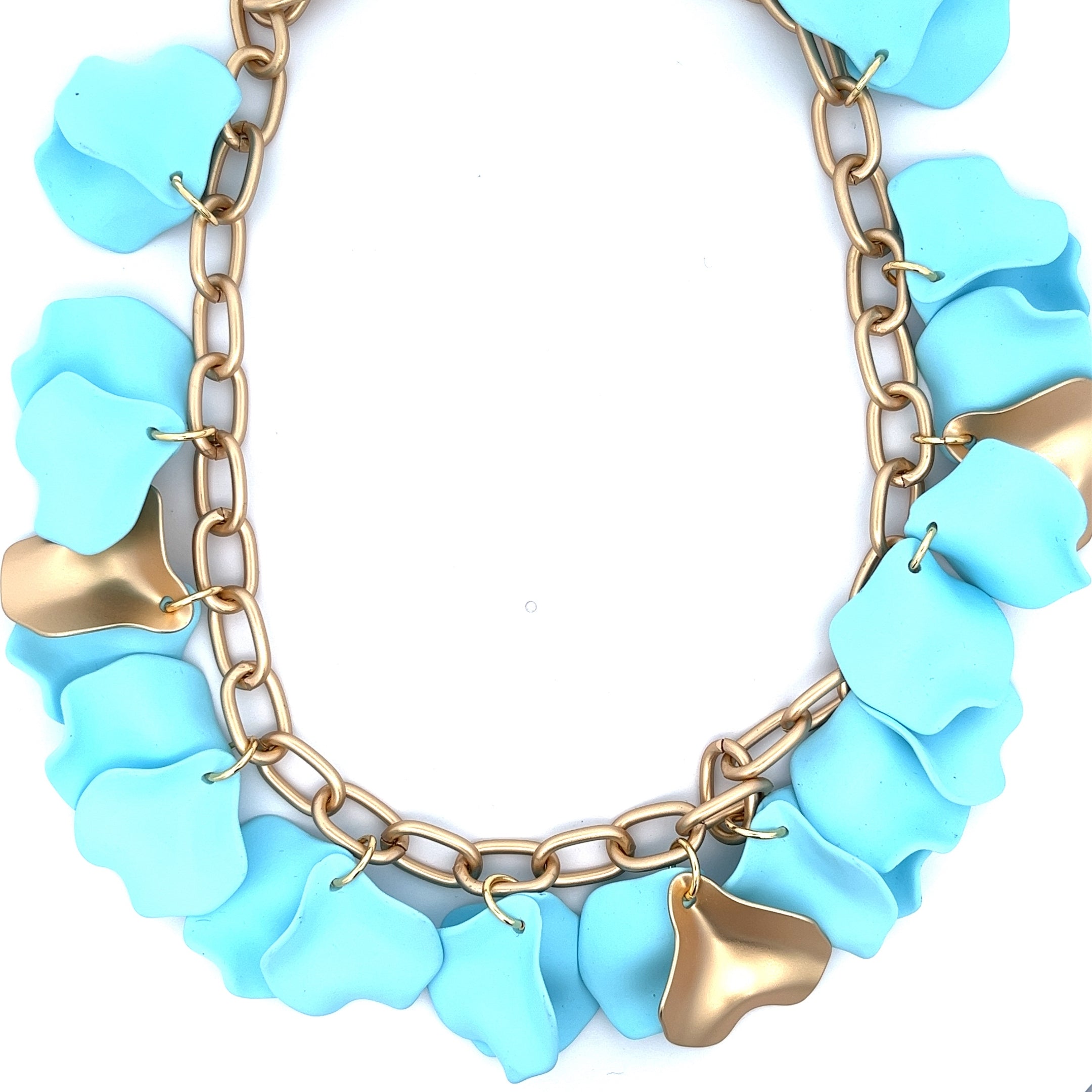 MATTE GOLD CHAIN NECKLACE WIHT LIGHT BLUE AND GOLD PETALS