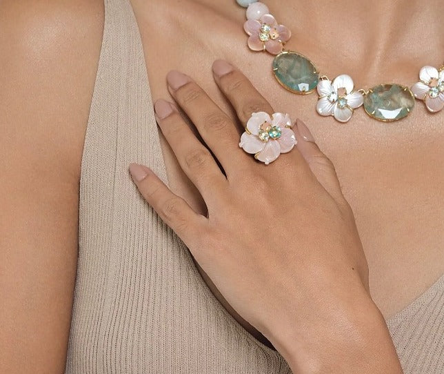 RING CARVED PINK MOTHER OF PEARL FLOWER SET WITH BLUE TOPAZ AQUAMARINE AND ROSE QUARTZ