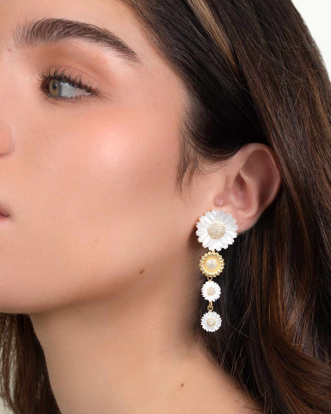 925 SILVER GOLD PLATED MOTHER OF PEARL AND CRYSTALS FLOWER EARRINGS