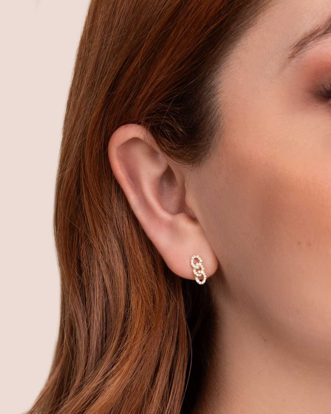 ARETES DE ORO AMARILLO DE 14KT CON ESLABONES DE DIAMANTES - C'SANTOS
