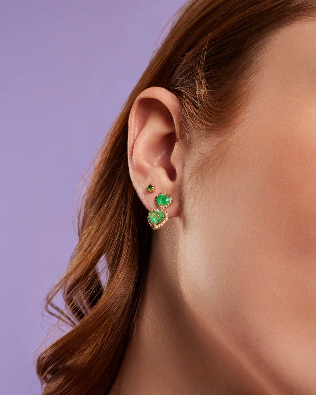 D0.36 CT ARETES ORO AMARILLO 14KT CON CORAZONES ESMERALDA - C'SANTOS