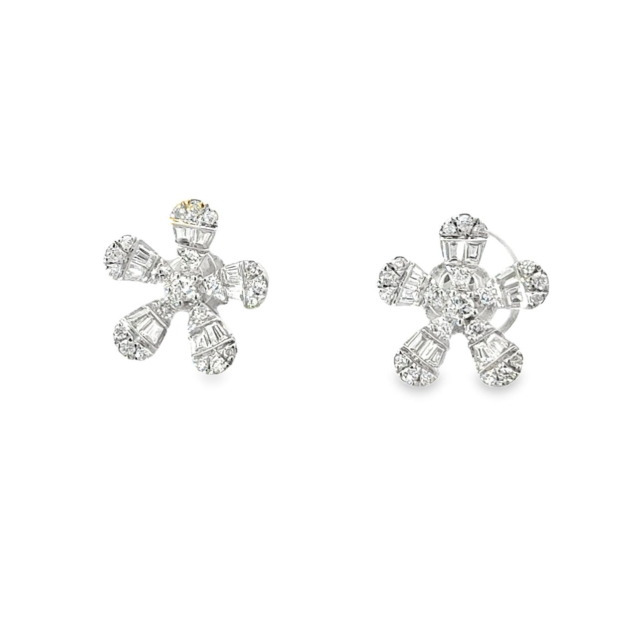 D0.39CT 14KW FLOWER 5 PETALS EARRINGS - C'SANTOS