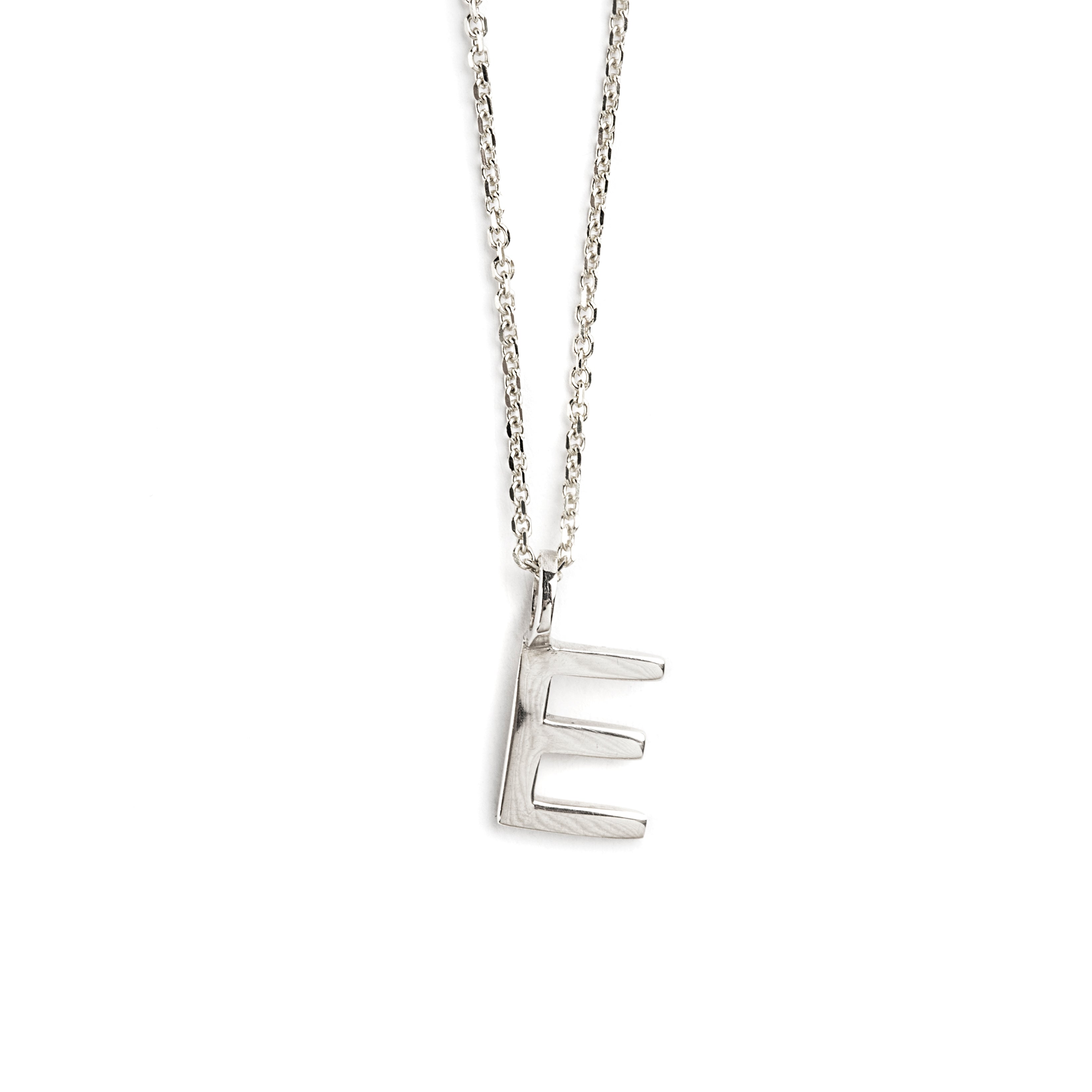 DIJE LETRA E DE ORO BLANCO DE 14K