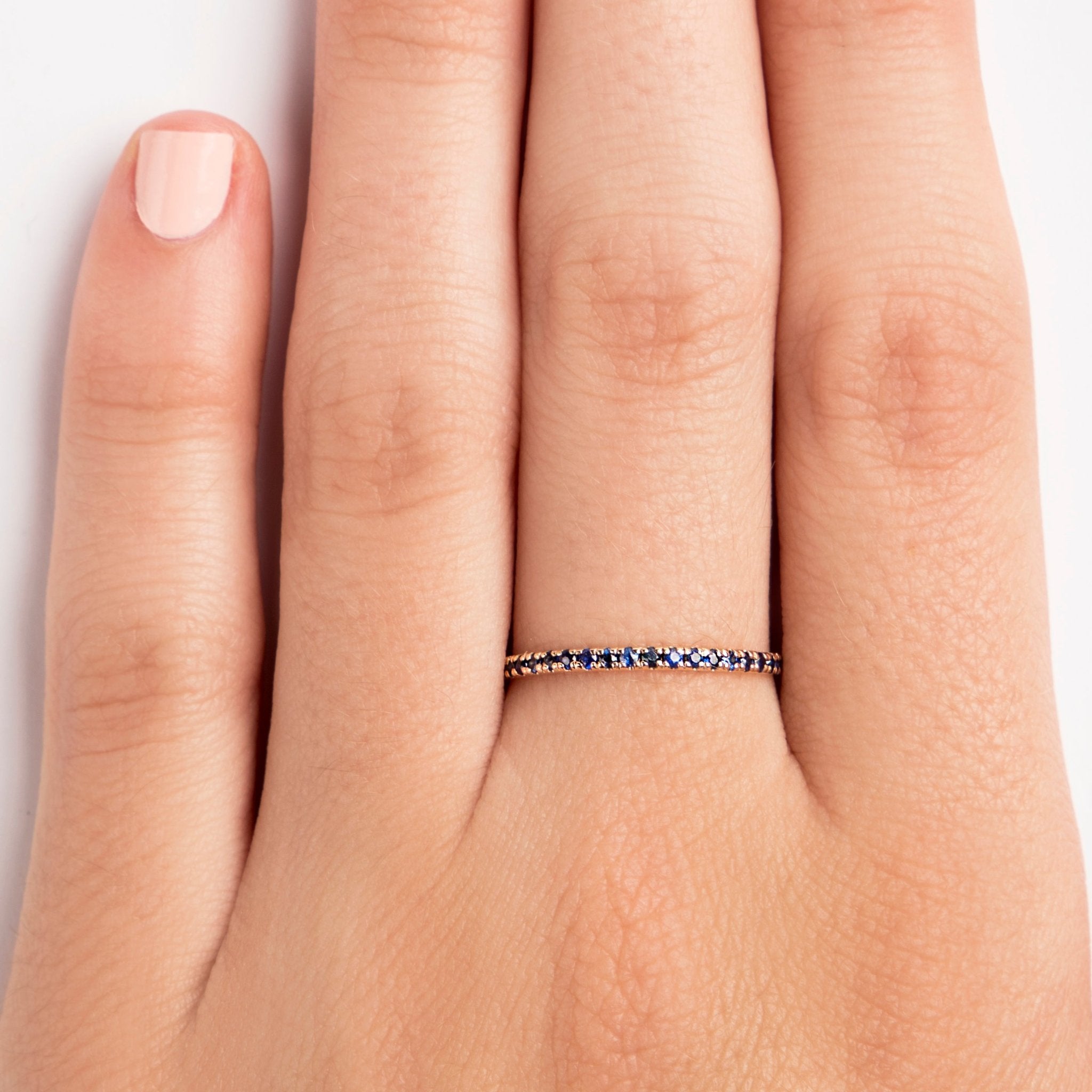 ANILLO SEMI INFINITY CON ZAFIRO AZUL EN ORO ROSADO 14K - C'SANTOS